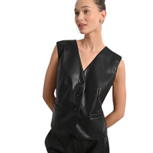 Carica l&#39;immagine nel visualizzatore di Gallery, Molly Bracken-Gilet in eco pelle
